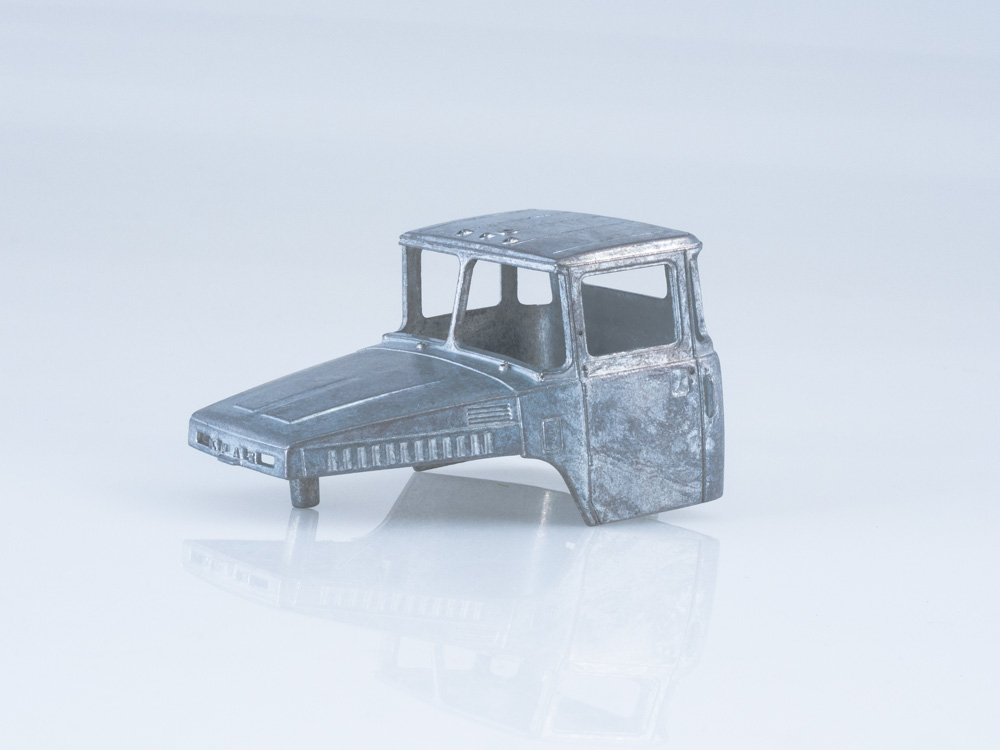 1348AVD Сборная модель КРАЗ-260 бортовой (ранний) AVD Models