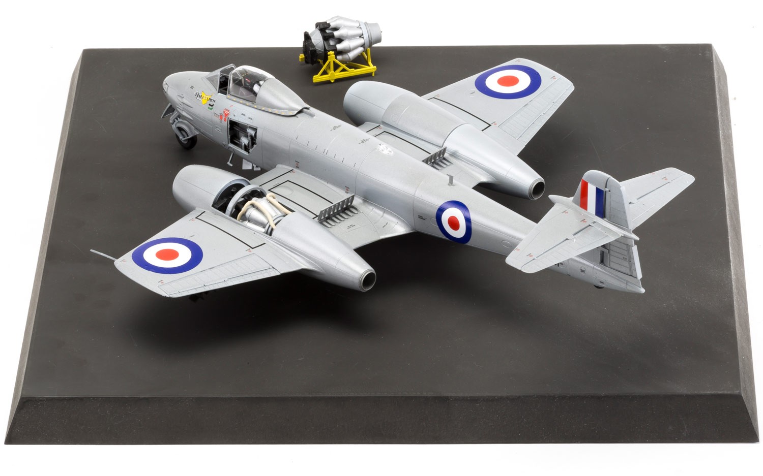 A09184 Gloster Meteor F8, Korean War Airfix