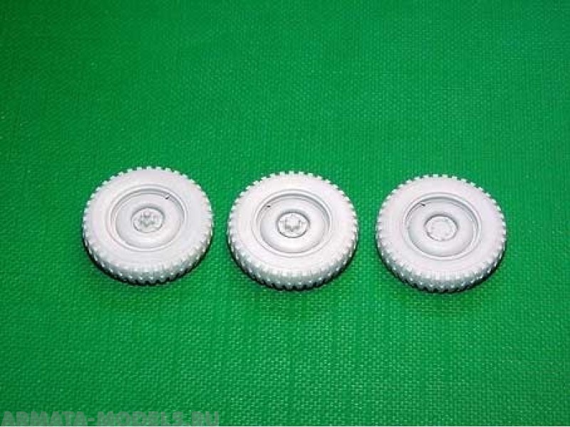 35044 Набор колес для US 4X4 Truck Bantam 4шт плюс запаска  для моделей МиниАрт