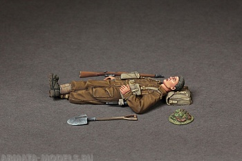 35135SOGA British infantryman at rest.