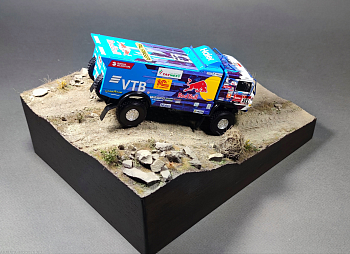 HE-43003 Подставка КамАЗ "Подъём" Ящерка в комплекте Размер 25*20