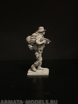 5051ТБ Боец с автоматом и в панаме